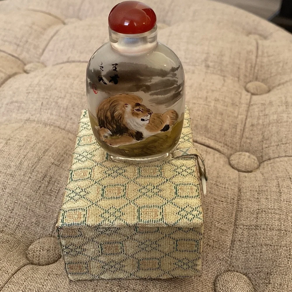 NWOT Chinese Reverse Painted Glass Snuff Bottle Double Scene Lion